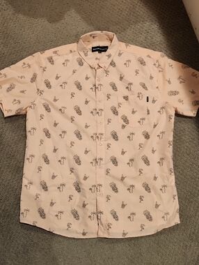 NEW Molokai Surf Co light pink button-down shirt WITH SKULL/PINEAPPLES. XL